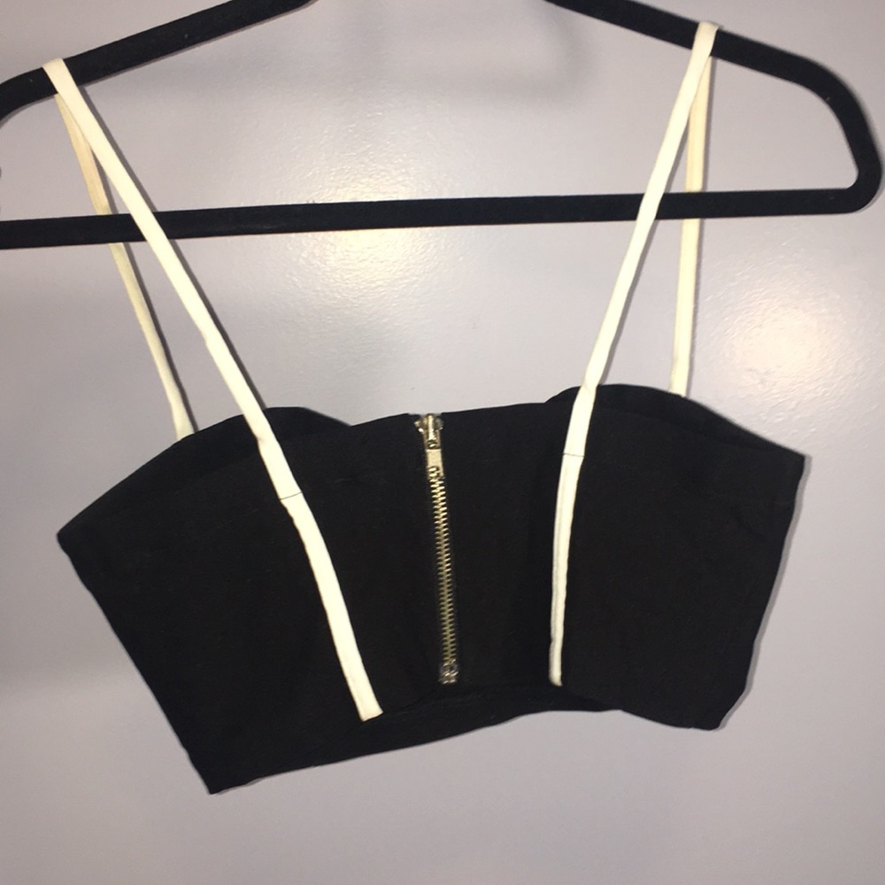 Structured Crop Top - Picture 2 of 3